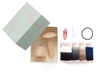 Clover Japan - Wooden Darning Mushroom kit with Clover Darning needles and darning thread