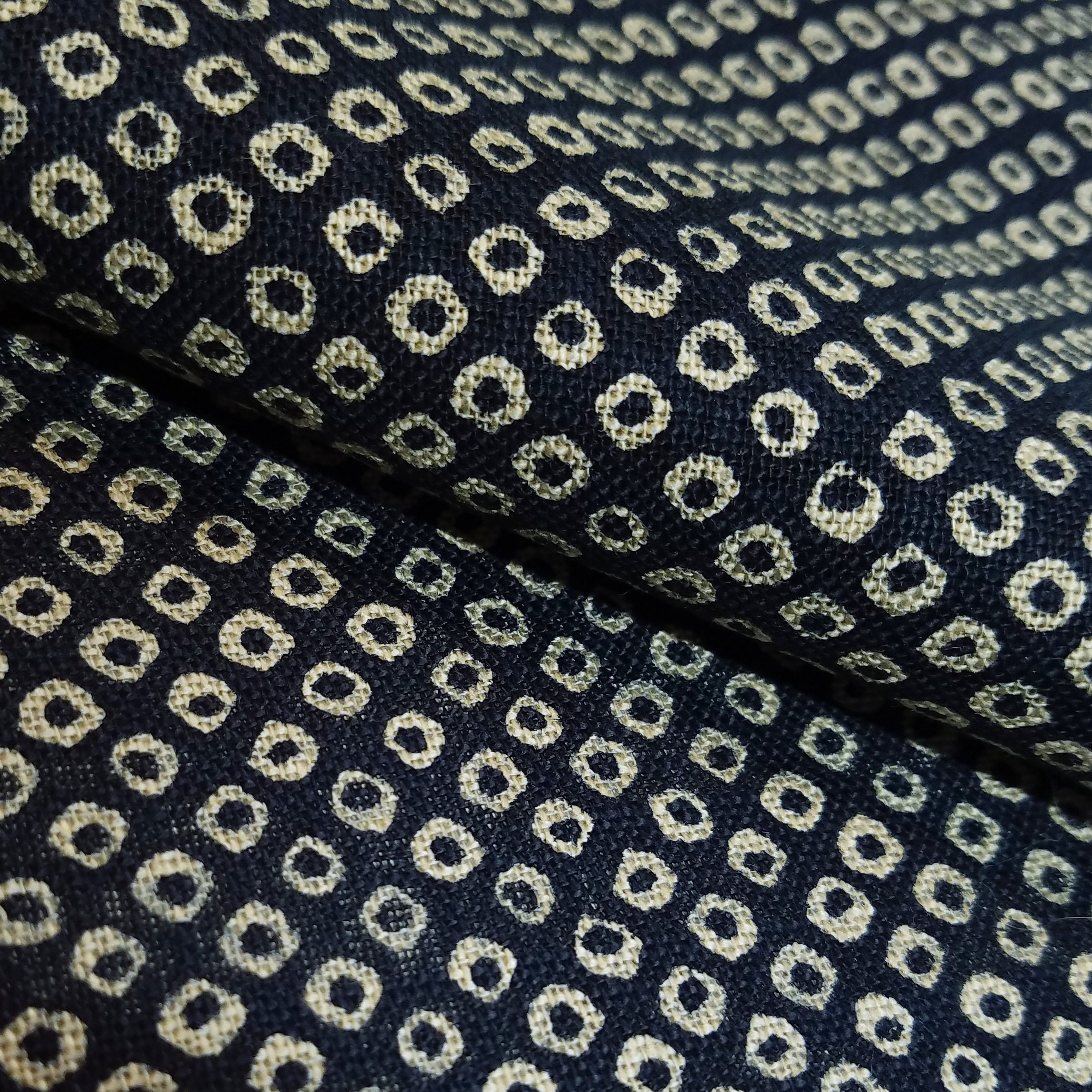 Sevenberry Japan Nara Homespun fabric - kanoko shibori over navy indigo ...