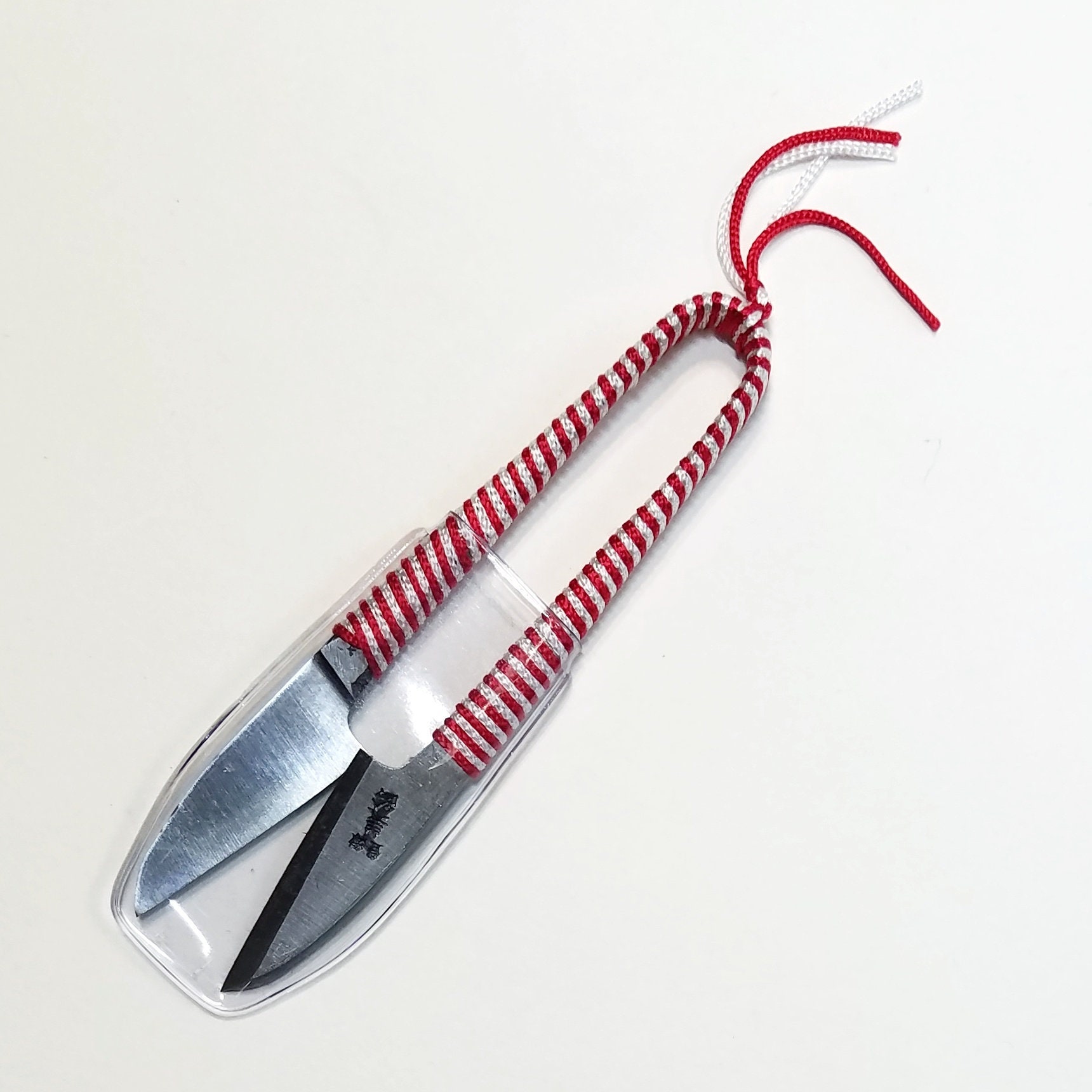 Japanese thread clipper snipper kuroha with red and white thread