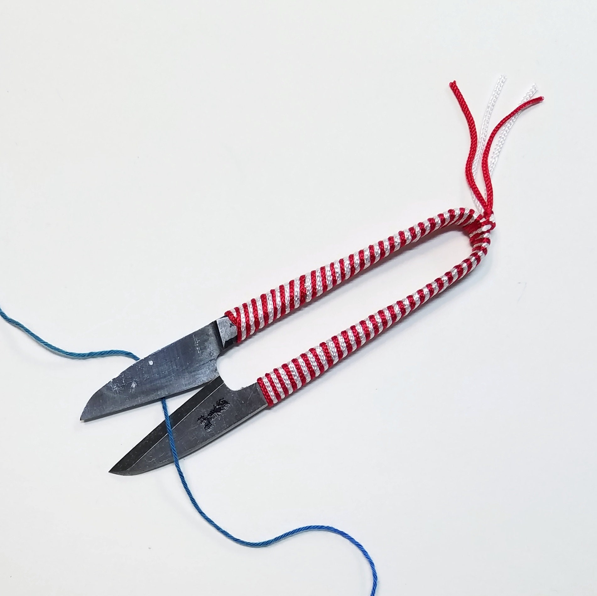 Japanese thread clipper snipper kuroha with red and white thread