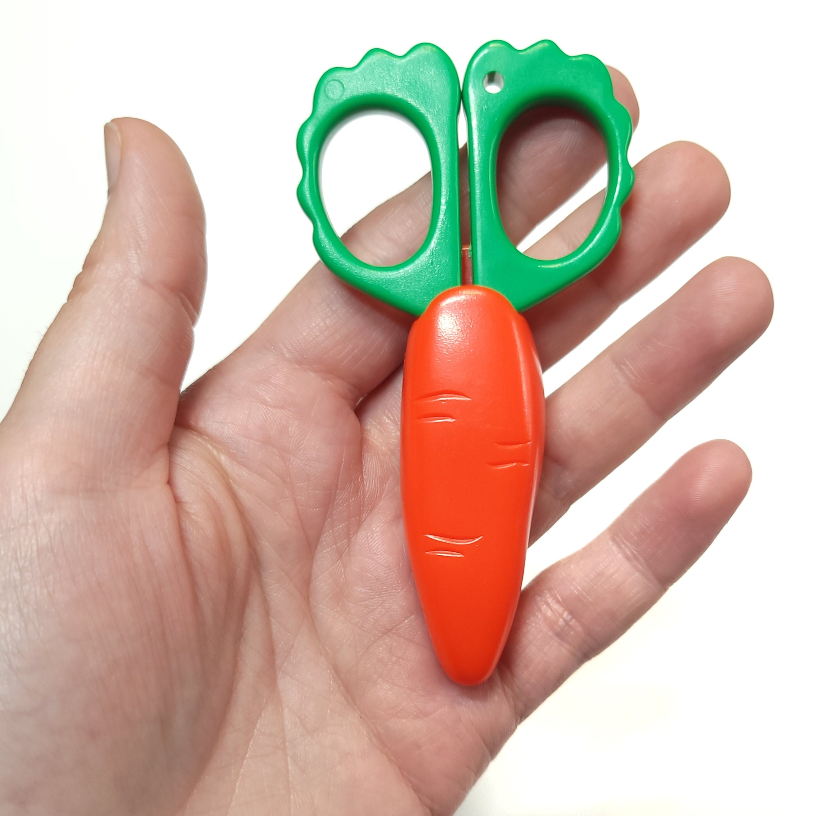 Scissors with carrot or daikon radish cover - Made in Japan