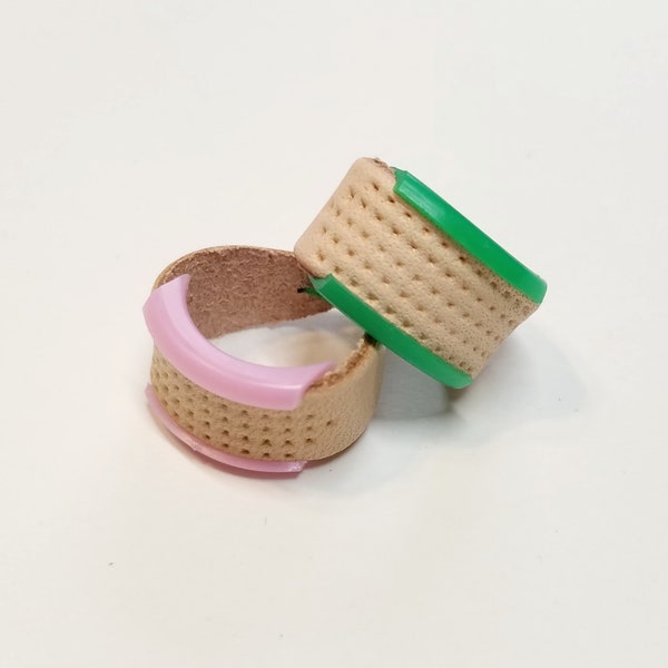 Clover Japan Set von 2 Fingerhüten aus Leder zum Handannähen