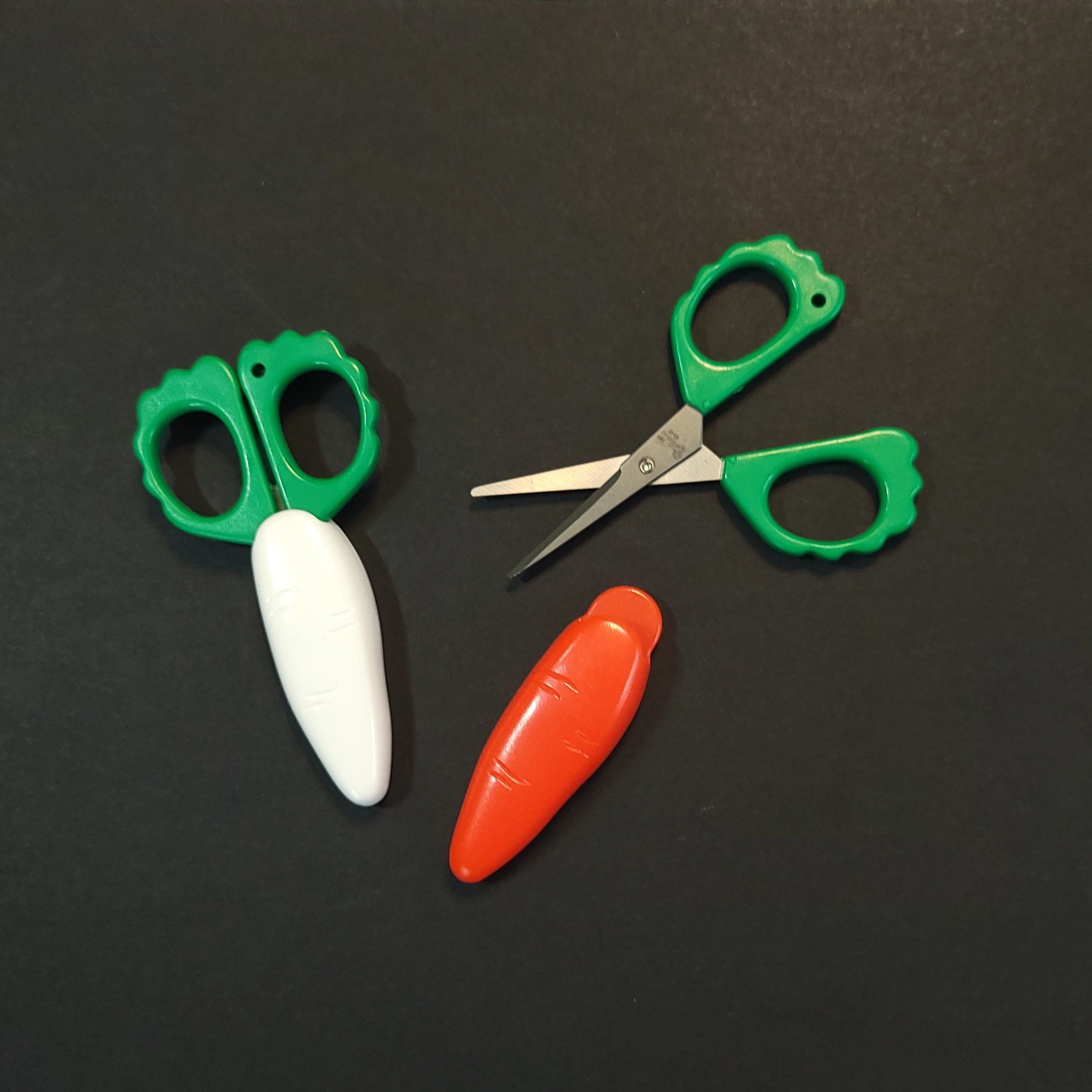 Scissors with carrot or daikon radish cover - Made in Japan