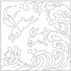 Könnte beinhalten: Schwarz-Weiß-Linienkunst-Illustration mit zwei springenden Kaninchen inmitten stilisierter Wellen und Wolken. Das Design umfasst einen Halbmond und japanische Schriftzeichen, alle mit gestrichelten Linien dargestellt.