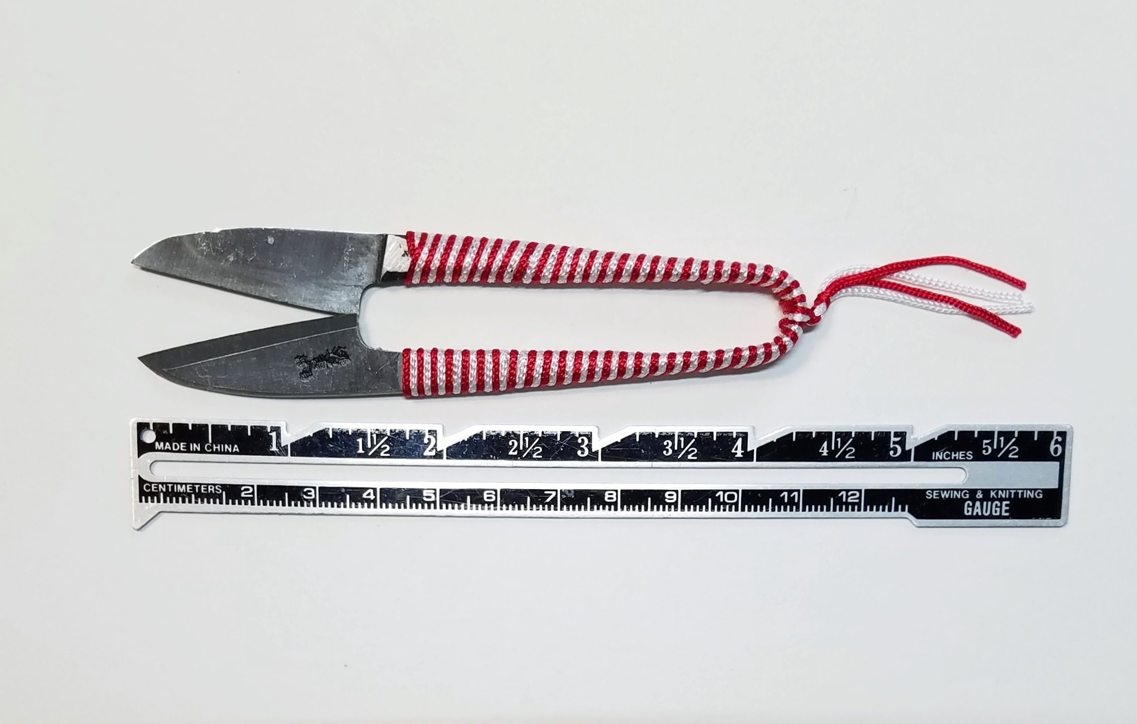 Japanese thread clipper snipper kuroha with red and white thread