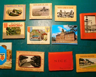 Op de afbeelding: Een verzameling vintage ansichtkaarten met verschillende locaties, waaronder Monaco, Zwitserland, Frankrijk en Duitsland. De ansichtkaarten zijn in verschillende kleuren en tonen afbeeldingen van gebouwen, landschappen en stadsgezichten.