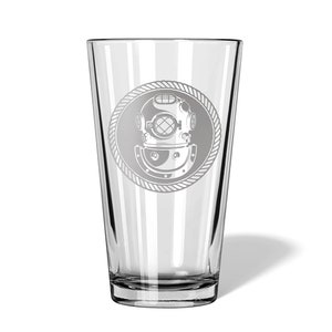 Dive Helmet Engraved Beer Pint Glass, Deep Sea Diver Helmet, Master Diver Scuba Diving Gift, Nautical Gifts for Dad | FREE SHIPPING