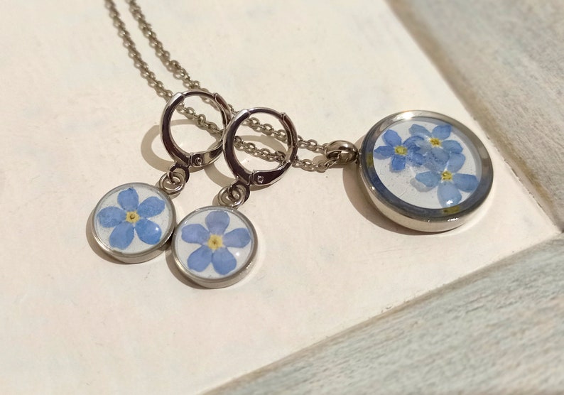 Heart locket necklace remember resin Photo locket pendant Forget me not flower necklace Real flower Pressed flowers set for Dave