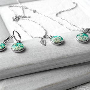 Tiny real flower necklace earrings set Resin necklace Pressed flower earrings Matching mother daughter necklace Initial pendant Dry flower image 8