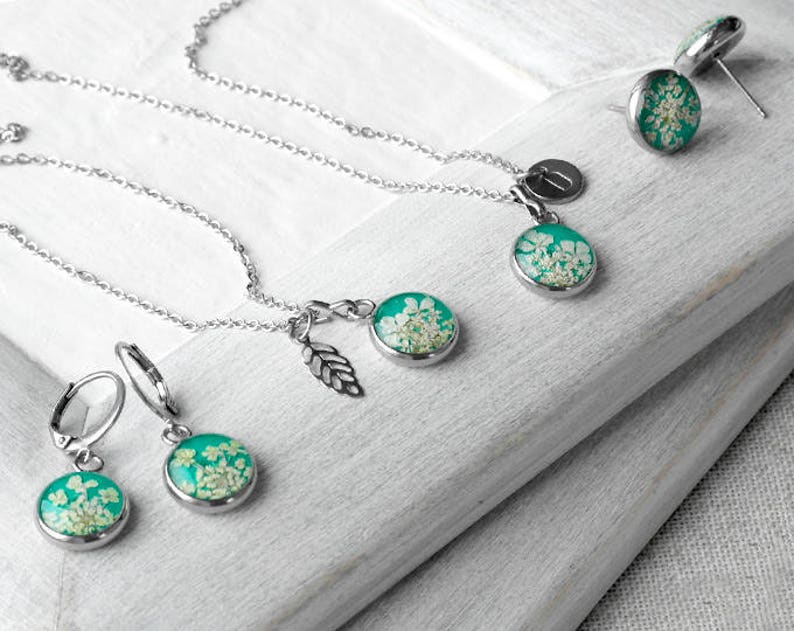 Tiny real flower necklace earrings set Resin necklace Pressed flower earrings Matching mother daughter necklace Initial pendant Dry flower image 9