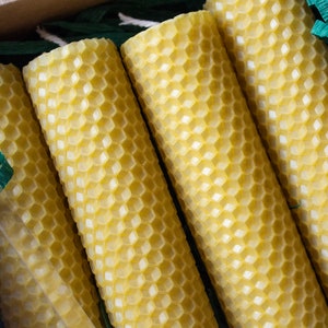 Reine Bienenwachskerzen mit ihrem natürlichen Duft, 5 Zoll (13cm) hoch, 2 1/4 Zoll (5,6cm) breit