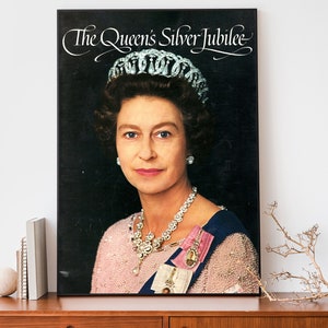 Queen Elizabeth Silver Jubilee Photo Print, Vintage Queen Of England Poster, HRH Wall Art, Royal Family Decor