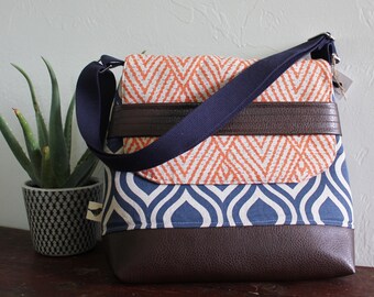 Medium Messenger Bag/Blue and Orange/Adjustable Strap/Inside Pockets/Faux Leather Bottom