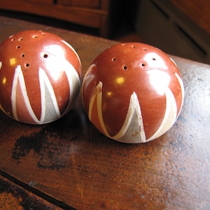 Vintage Santa Clara Redware Salt and Pepper Shakers, Santa Clara Pueblo Pottery, Pueblo Pottery, Vintage Santa Clara NM, Polychrome Pottery