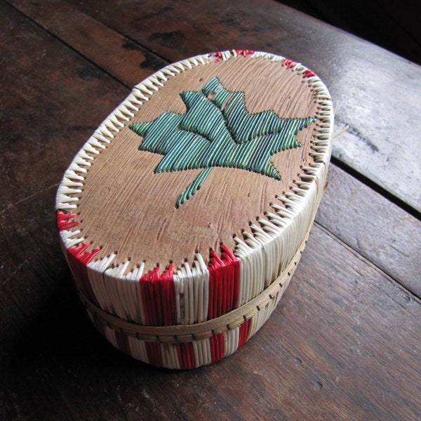 Vintage Maple Leaf Birch Bark Porcupine Quill Lidded Box, Ojibwa Chippewa, Vintage Native American, Ontario, Manitoulin Island, Anishinaabe