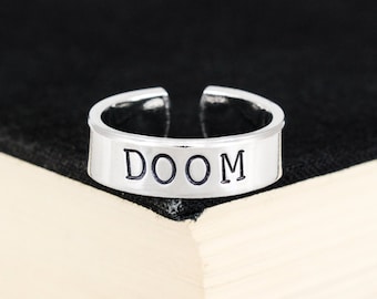Bague DOOM : manchette en métal Doom minimaliste