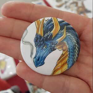 Macaron de dragón azul, animal fantástico, macaron de dragón, friki, fantástico, macaron de colección, pin de dragón