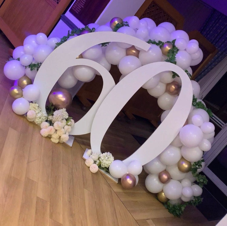 Hilai Chiffre Anniversaire Geant,Ballon Arch Stand, Numéros de carton de  2,4 pieds Stand Numéro réutilisable 0 Frame de ballon Marquee Light Up  Numbers for Birthday Wedding Party Decor : : Cuisine et