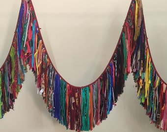 Estandarte de tela sari boho: decoración india reciclada, 35 cm de alto