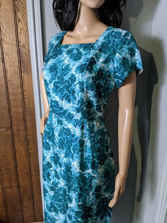 Vintage 1950s 60s Painted Floral Teal Wiggle Bomb… - image 4