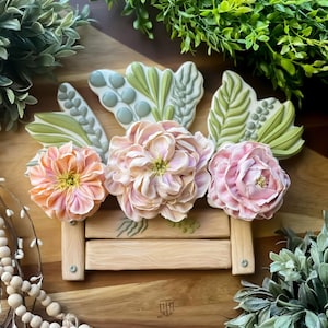 Kristen's Cookies Royal Icing Piped Floral Crate Cookie Class