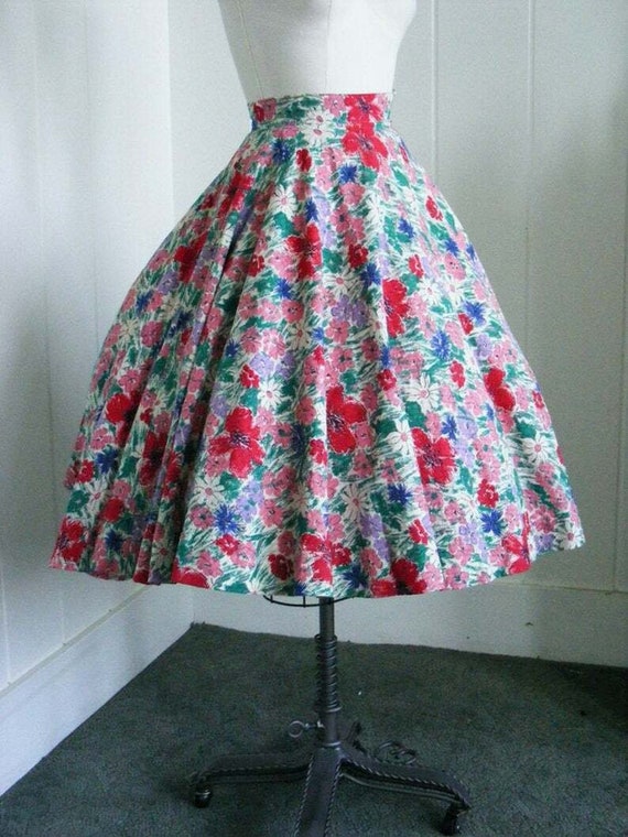 1950's Vintage Pink Red Blue and Green Floral Ful… - image 3