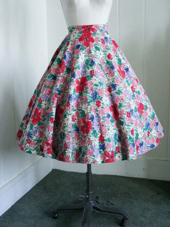 1950's Vintage Pink Red Blue and Green Floral Ful… - image 2