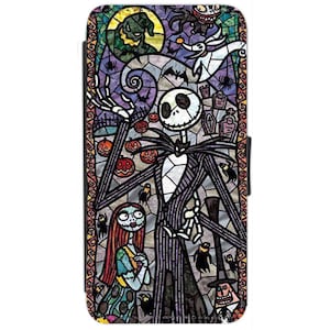 以下が含まれることがあります： ナイトメアー・ビフォア・クリスマスのキャラクターが描かれた、ステンドグラスデザインのカラフルな携帯電話ケース。 ジャック・スケリントン、サリー、その他の象徴的な要素が鮮やかで芸術的なスタイルで描かれています。