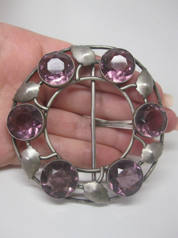 Énorme argent fabriqués à la main vers 1900-1920 période Arts & Crafts et améthyste collent boucle. Haute joaillerie | Online Shop
Énorme argent fabriqués à à à la main vers 1900-1920 période Arts & Crafts et améthyste collent boucle. Haute joaillerie | Online Shop
4a1daa