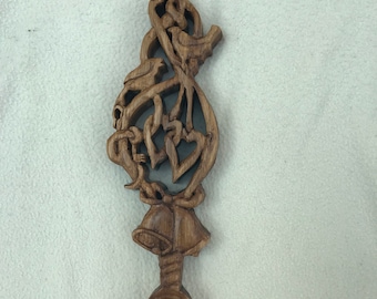 Cuillère d'amour galloise avec un motif de cœur ouvert, deux petits