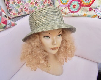 Old seaweed green straw hat