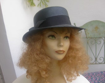 elegant, anthracite-coloured structured hat