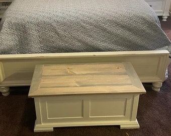 Hope Chest, Pine, Cedar Lined