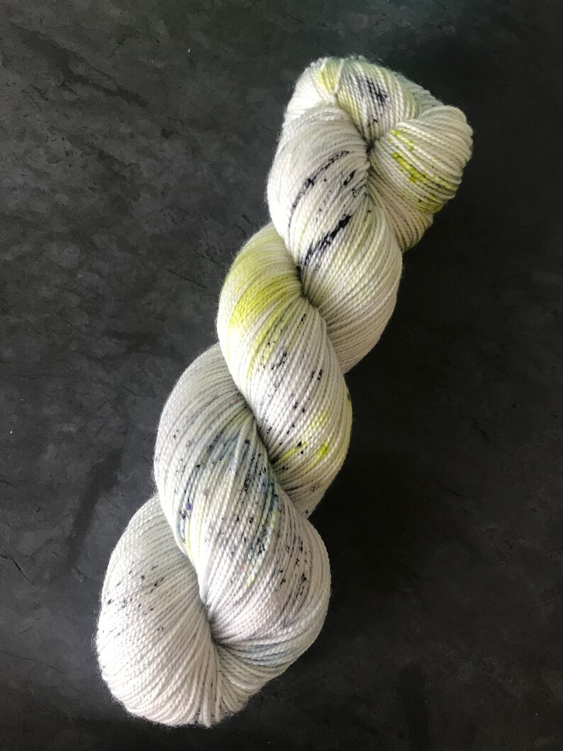 7525 Superwash Merino Nylon Fingering Sock Weight 2-ply 464 yds per 100g skein Lolly Blue Bright Green Black Speckled Yarn