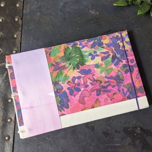 Livre de presse plantes et fleurs, couverture aquarelle violette, reliure corde de chanvre, livre relié, presse plante portable, OOAK