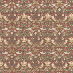 Può includere: Motivo ripetuto con uccelli, fiori e fogliame nei toni del rosso, verde e crema. Il design ha un'estetica vintage, con disposizioni simmetriche di uccelli appollaiati su rami in mezzo a elementi floreali.