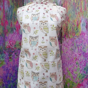 Owl Apron with/without pocket , With or without adjustable neck strap. Hand Embroidered Name UKMothers day gift image 3