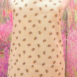 BEE Apron with/without pocket and adjustable neck strap.  .  Hand Embroidered Name UKMothers day gift