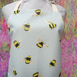 Bumble BEE Apron with/without pocket and adjustable neck strap.  .  Hand Embroidered Name UKMothers day gift