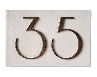 Crème housenumber sign with shiny bronze art deco font | Handmade custom ceramic housenumber plaque | Unique personalized address number