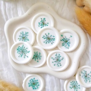 Pegatinas de sello de cera personalizadas autoadhesivas Queen Anne's Lace en cian para bodas, compromisos, aniversarios, baby shower, regalos, papelería