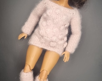 Sweater and socks for 30 cm curvy doll