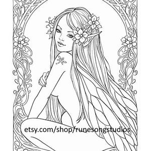 Könnte beinhalten: Schwarz-Weiß-Linienkunst-Illustration einer sitzenden Fee mit langem Haar, floralen Akzenten und detaillierten Flügeln. Das Bild ist mit floralen und wirbelnden dekorativen Elementen umrahmt. Text: etsy.com/shop/runesongstudios.