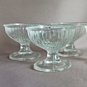 4 retro ice cream bowls / bowls / bowls / pressed glass / old bowls / 70s