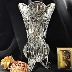 Heavy vintage crystal vase with 3 feet / glass vase / crystal vase / flower vase / handmade / 17.5 cm / 6.9"