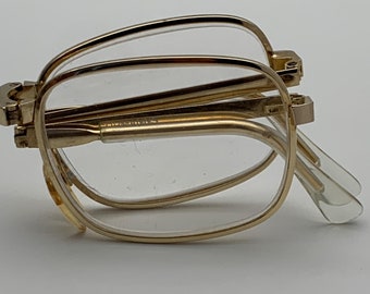 Scimmia Con Gli Occhiali Da Sole Immagine Stock - Immagine Di Isola