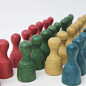 Vintage wooden game pieces 4 colors / 4 x 8 game pieces for board games / figures, men, players, runners, board games SET B