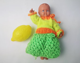 kleine  Puppe mit gestrickter Bekleidung / Babypuppe / 21cm