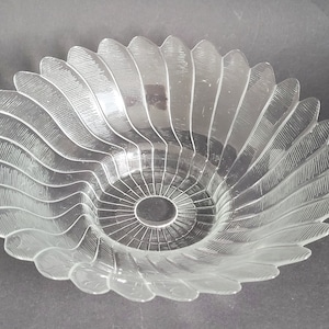 Vintage fruit bowl / bowl made of glass / pressed glass / clear glass bowl
