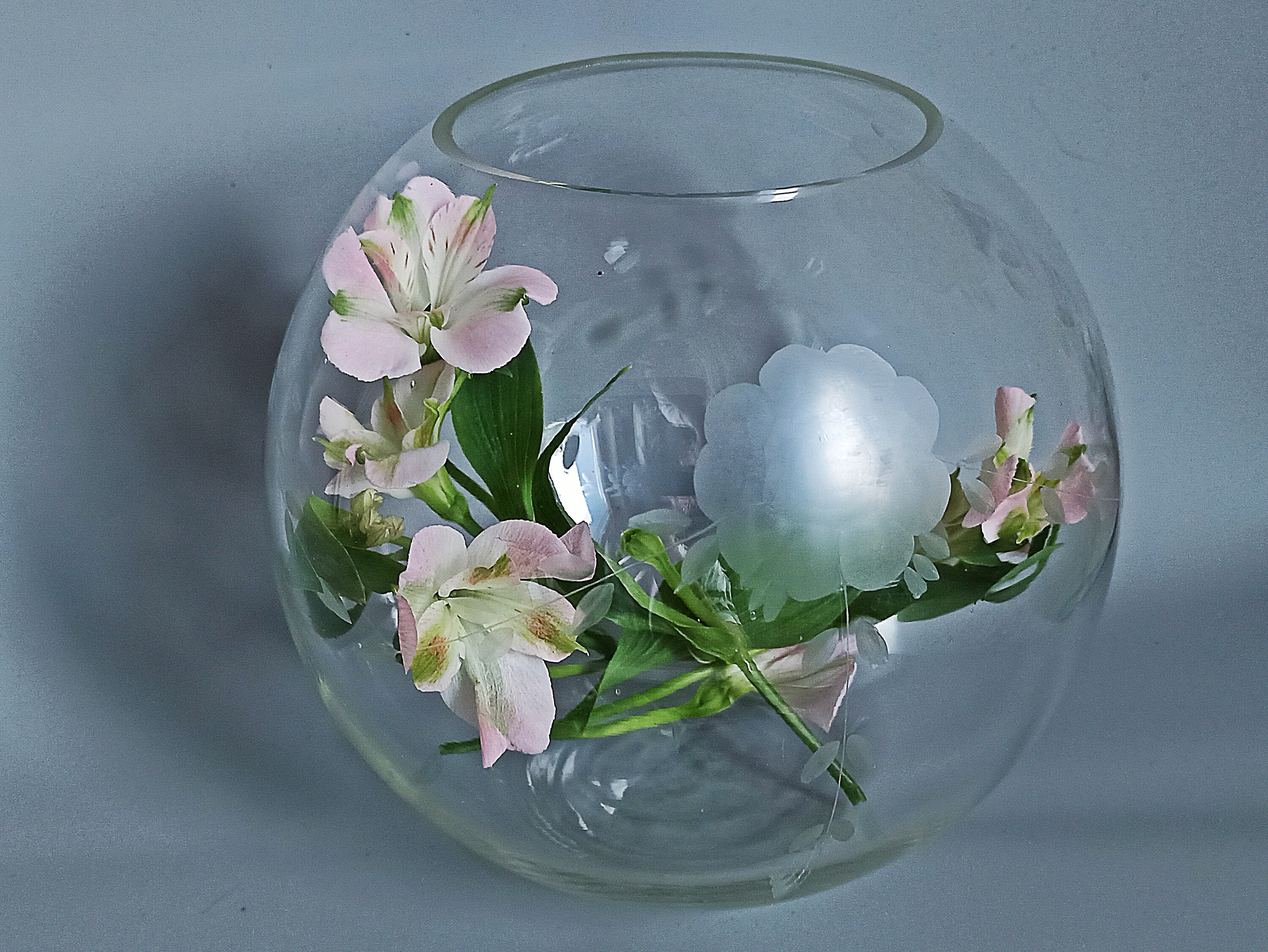花飾り付きヴィンテージガラス球形花瓶 / ボール花瓶 / チューリップ 